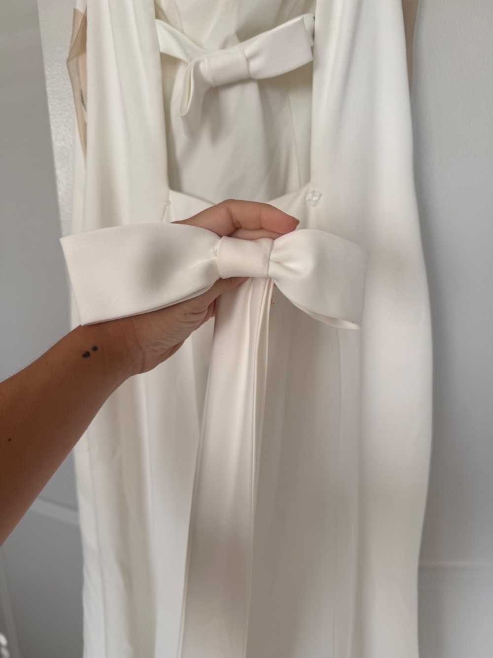 Essense of Australia D3901 Minimalist Crepe Wedding Gown - Size 12 - Picture 8 of 10